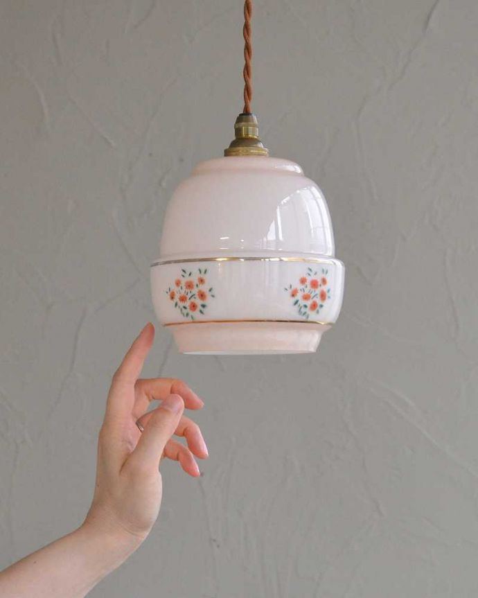 ペンダントライト　照明・ライティング　ピンク×ゴールドがお洒落なアンティークシェードペンダントライト（コード・シャンデリア電球・ギャラリーなし）。。(k-2177-z)