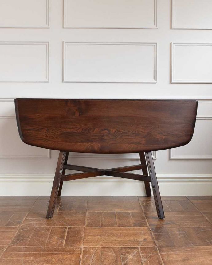 アンティークのテーブル　アンティーク家具　北欧のヴィンテージ家具、アーコールのドロップリーフダイニングテーブル（伸張式）。壁にピタッ！閉じて壁に付ければなんだか違う家具に見えちゃうんです。(k-2178-f)