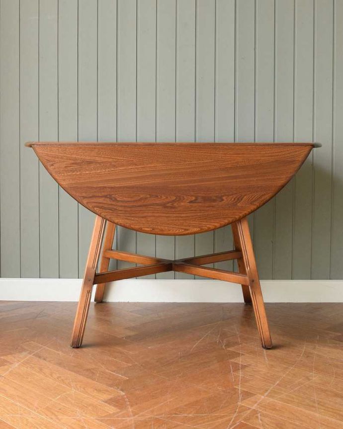 アーコールの家具　アンティーク家具　英国の老舗メーカーアーコールのアンティークダイニングテーブル（伸張式テーブル） 。壁にピタッ！閉じて壁に付ければなんだか違う家具に見えちゃうんです。(k-2180-f)