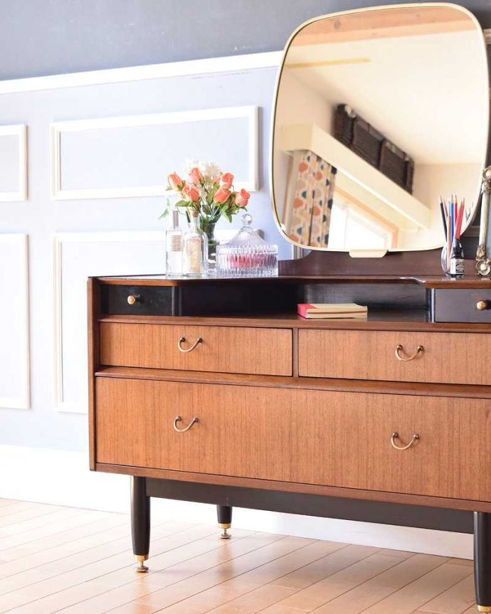 G-PLAN(Gプラン) アンティーク家具 G-PLANのヴィンテージ家具、北欧スタイルのドレッシングチェスト(トラー&ブラック) 。ヴィンテージ家具らしいカッコよさやっぱり一番の魅力は、この時代に作られた独特の雰囲気。(k-2182-f)