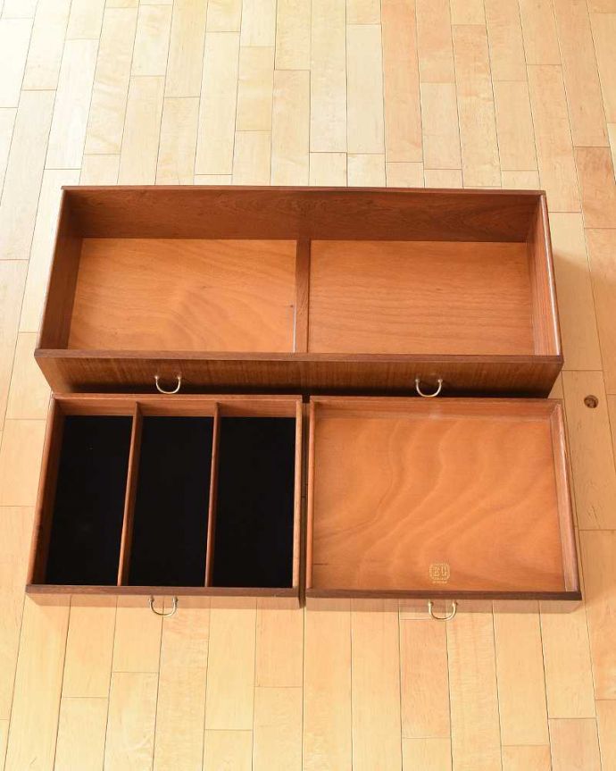 G-PLAN(Gプラン) アンティーク家具 G-PLANのヴィンテージ家具、北欧スタイルのドレッシングチェスト(トラー&ブラック) 。引き出しの中もキレイに修復しました細々としたものを安心して収納していただけるよう引き出しの中もキレイにお直ししてあります。(k-2182-f)