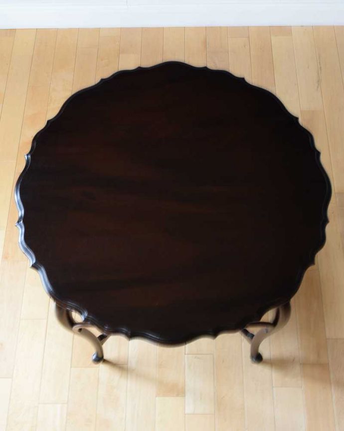 アンティークのテーブル　アンティーク家具　天板のカッティングが可憐、アンティークオケージョナルテーブル。天板の形を見てみると･･･テーブルの形を上から見ると、こんな感じです。(k-2187-f)