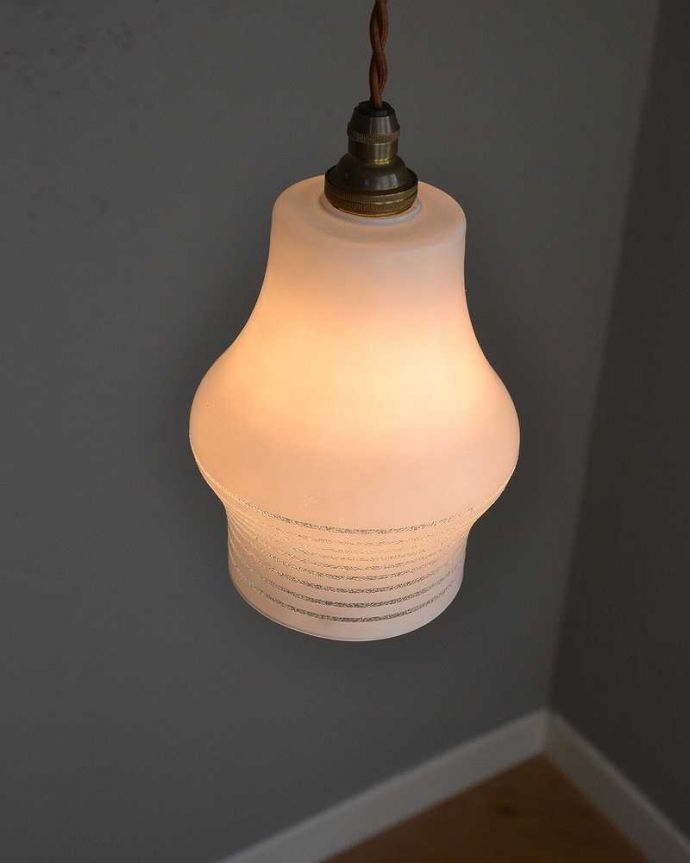 ペンダントライト　照明・ライティング　和室にも似合うアンティークのペンダントライト（コード・シャンデリア電球・ギャラリーなし）。。(k-2192-z)