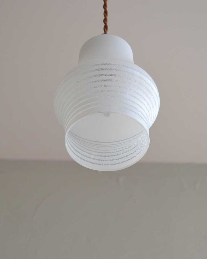 ペンダントライト　照明・ライティング　和室にも似合うアンティークのペンダントライト（コード・シャンデリア電球・ギャラリーなし）。。(k-2192-z)