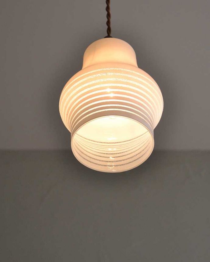 ペンダントライト　照明・ライティング　和室にも似合うアンティークのペンダントライト（コード・シャンデリア電球・ギャラリーなし）。。(k-2192-z)