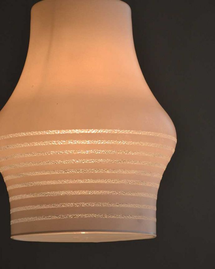 ペンダントライト　照明・ライティング　和室にも似合うアンティークのペンダントライト（コード・シャンデリア電球・ギャラリーなし）。。(k-2192-z)