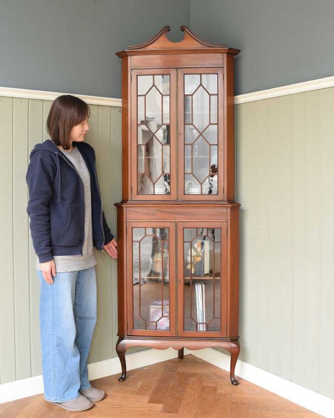 英国アンティークのガラスキャビネット
