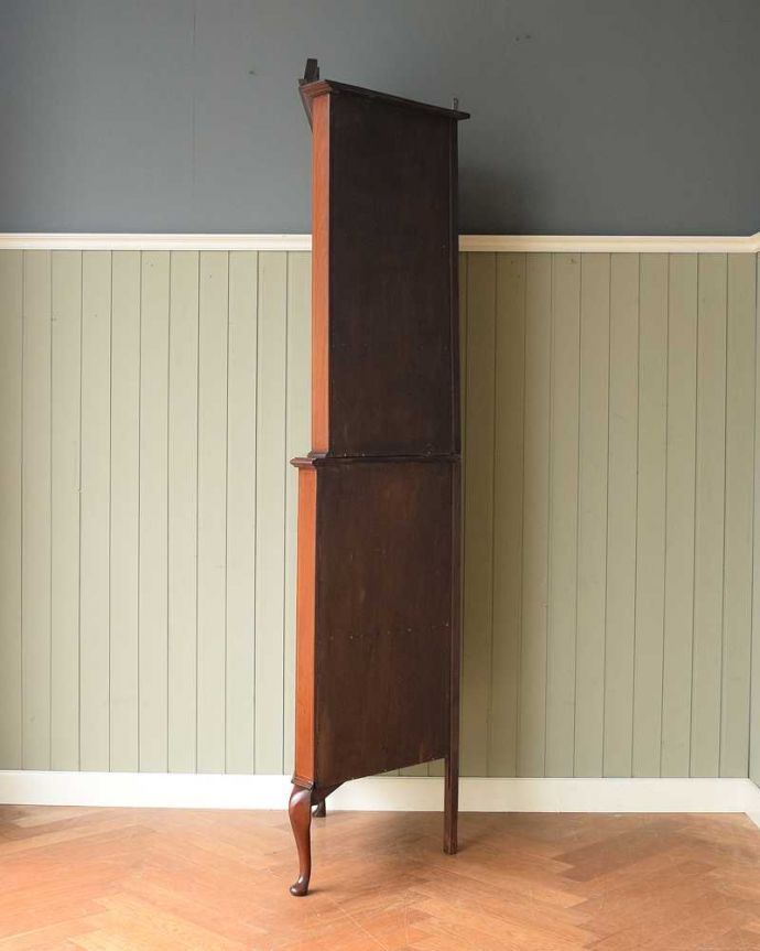 コーナーキャビネットの側面