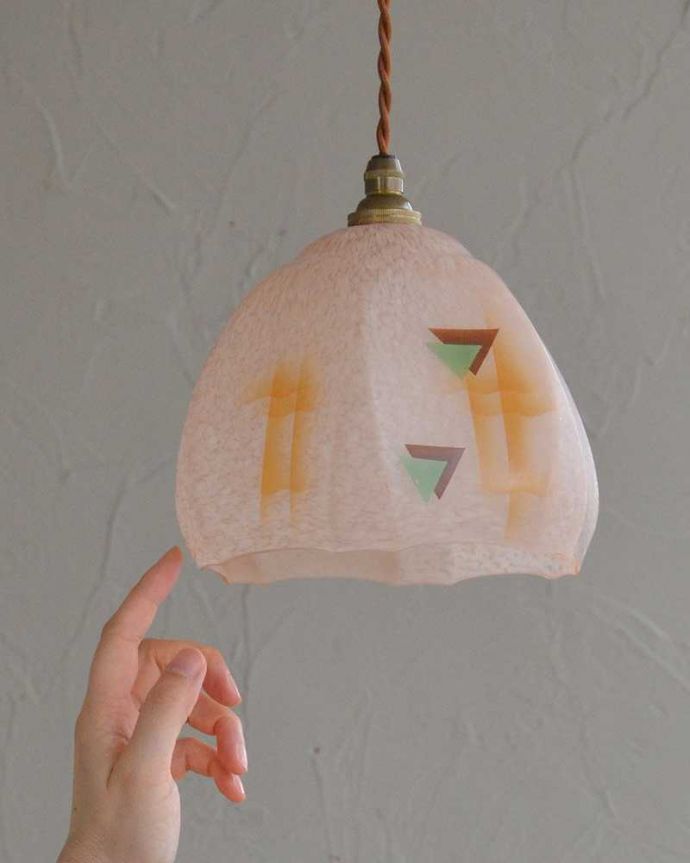 ペンダントライト　照明・ライティング　アールデコなデザインがオシャレにお部屋を彩るアンティークのペンダントライト（コード・シャンデリア電球・ギャラリーなし）。。(k-2193-z)