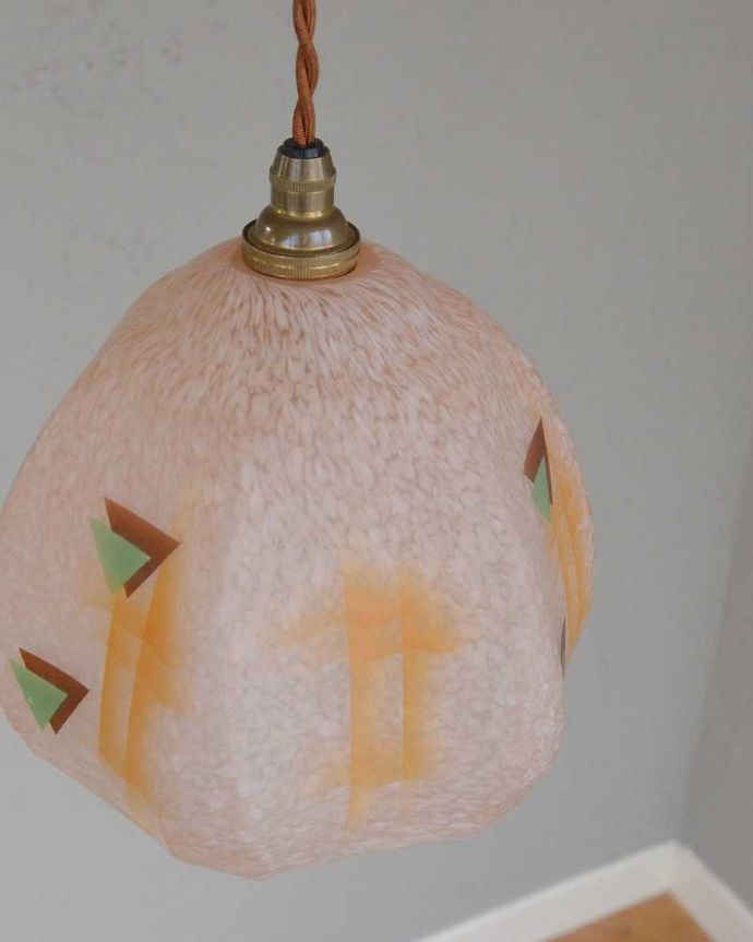 ペンダントライト　照明・ライティング　アールデコなデザインがオシャレにお部屋を彩るアンティークのペンダントライト（コード・シャンデリア電球・ギャラリーなし）。。(k-2193-z)