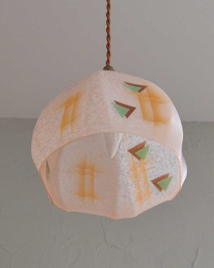 ペンダントライト　照明・ライティング　アールデコなデザインがオシャレにお部屋を彩るアンティークのペンダントライト（コード・シャンデリア電球・ギャラリーなし）。。(k-2193-z)