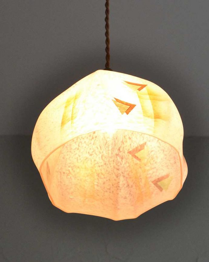 ペンダントライト　照明・ライティング　アールデコなデザインがオシャレにお部屋を彩るアンティークのペンダントライト（コード・シャンデリア電球・ギャラリーなし）。。(k-2193-z)