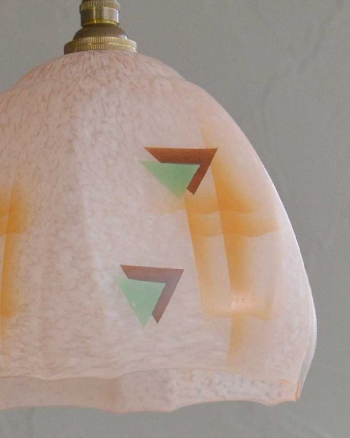 ペンダントライト　照明・ライティング　アールデコなデザインがオシャレにお部屋を彩るアンティークのペンダントライト（コード・シャンデリア電球・ギャラリーなし）。。(k-2193-z)