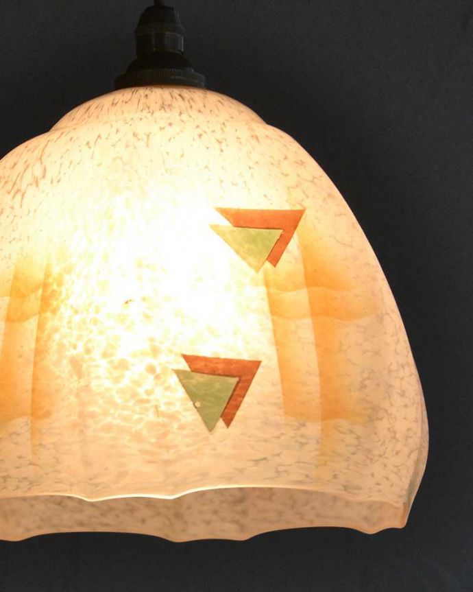 ペンダントライト　照明・ライティング　アールデコなデザインがオシャレにお部屋を彩るアンティークのペンダントライト（コード・シャンデリア電球・ギャラリーなし）。。(k-2193-z)