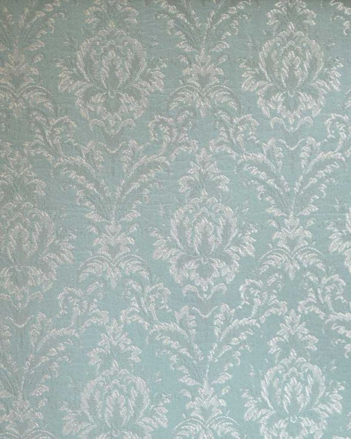 アンティークのキャビネット アンティーク家具 正統派の英国アンティークキャビネット、ゴシックデザインのガラスキャビネット 。新しいものに張り替えました。(k-2194-f)