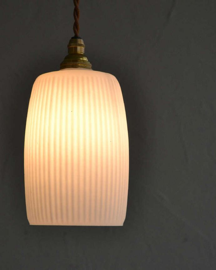 ペンダントライト　照明・ライティング　洗練されたデザイン、アンティークのペンダントライト（コード・シャンデリア電球・ギャラリーなし）。。(k-2195-z)