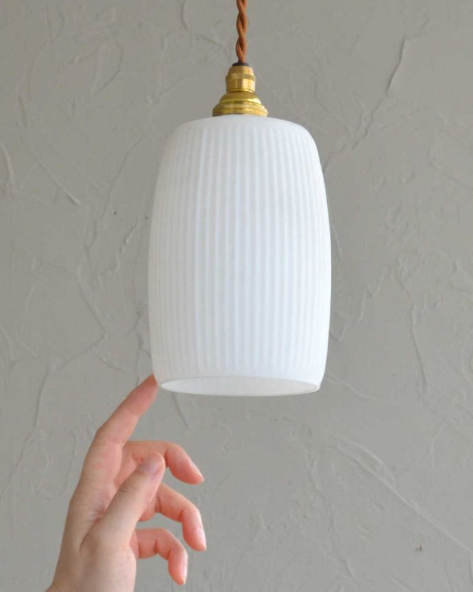 ペンダントライト　照明・ライティング　洗練されたデザイン、アンティークのペンダントライト（コード・シャンデリア電球・ギャラリーなし）。。(k-2195-z)