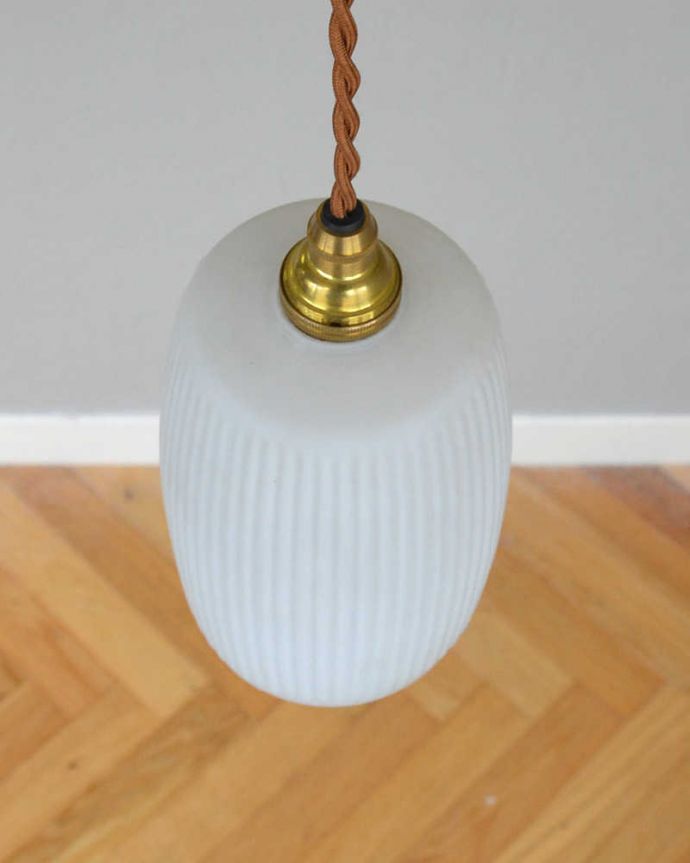 ペンダントライト　照明・ライティング　洗練されたデザイン、アンティークのペンダントライト（コード・シャンデリア電球・ギャラリーなし）。。(k-2195-z)