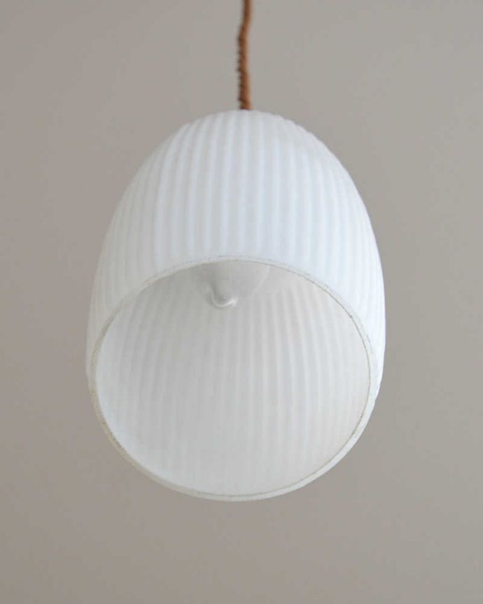 ペンダントライト　照明・ライティング　洗練されたデザイン、アンティークのペンダントライト（コード・シャンデリア電球・ギャラリーなし）。。(k-2195-z)