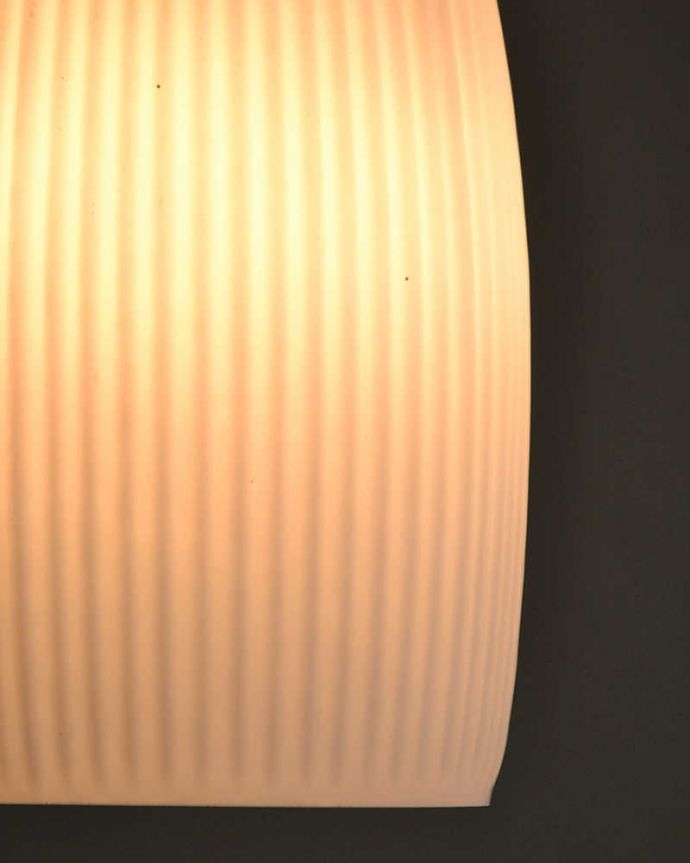 ペンダントライト　照明・ライティング　洗練されたデザイン、アンティークのペンダントライト（コード・シャンデリア電球・ギャラリーなし）。。(k-2195-z)