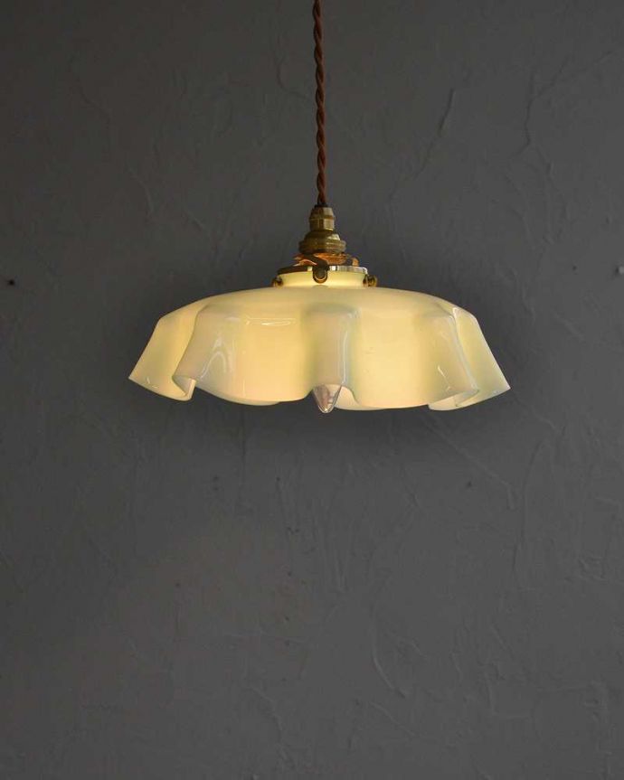ペンダントライト　照明・ライティング　布シェードが揺れるようなアンティークペンダントライト（コード・シャンデリア球・ギャラリーA付き）。。(k-2196-z)