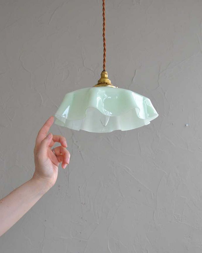 ペンダントライト　照明・ライティング　布シェードが揺れるようなアンティークペンダントライト（コード・シャンデリア球・ギャラリーA付き）。。(k-2196-z)