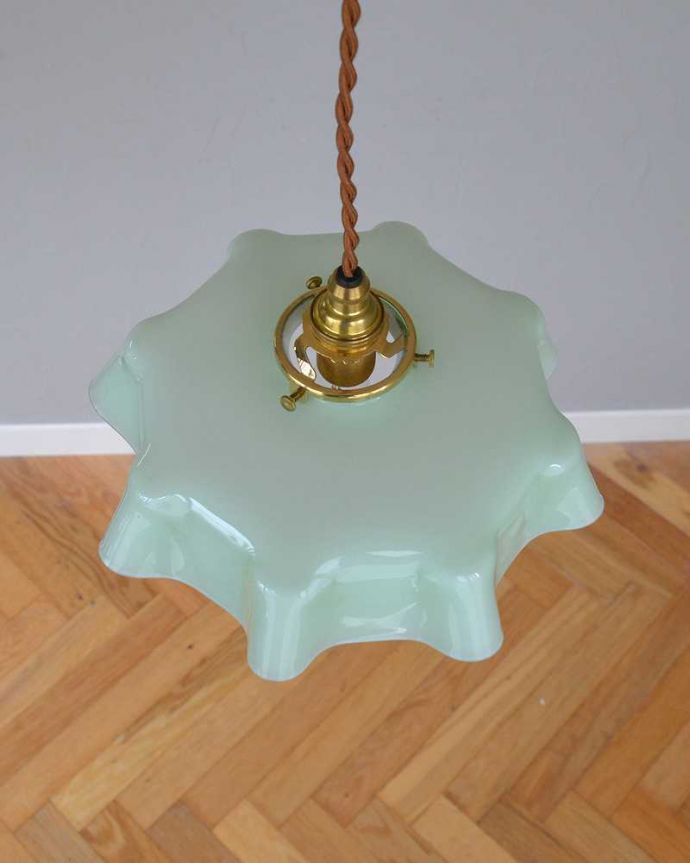 ペンダントライト　照明・ライティング　布シェードが揺れるようなアンティークペンダントライト（コード・シャンデリア球・ギャラリーA付き）。。(k-2196-z)