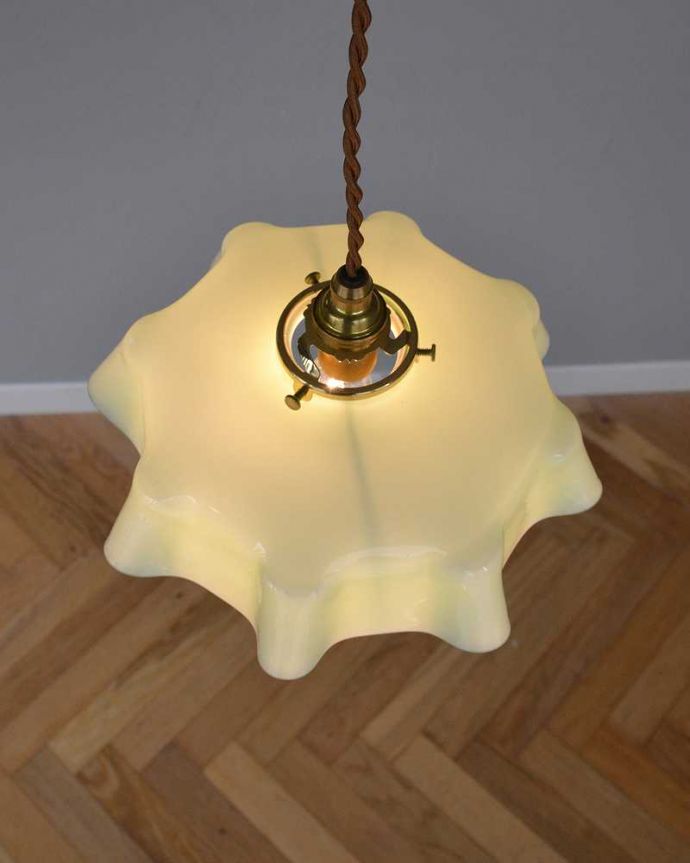 ペンダントライト　照明・ライティング　布シェードが揺れるようなアンティークペンダントライト（コード・シャンデリア球・ギャラリーA付き）。。(k-2196-z)