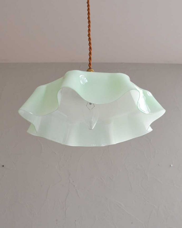 ペンダントライト　照明・ライティング　布シェードが揺れるようなアンティークペンダントライト（コード・シャンデリア球・ギャラリーA付き）。。(k-2196-z)