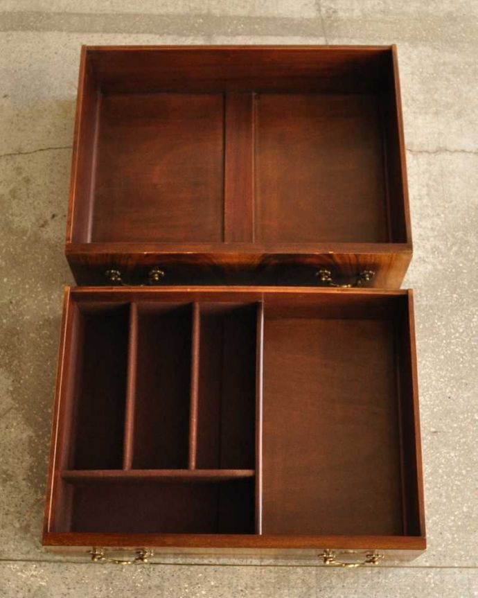 サイドボード アンティーク家具 ハーフムーンのシルエットが美しいサイドボード(英国輸入のアンティーク家具)。引き出しの中もキレイに修復しましたもともとカトラリーを入れて使っていた引き出し。(k-2199-f)