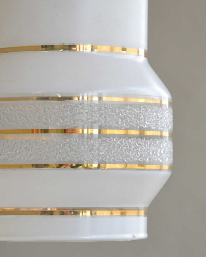 ペンダントライト　照明・ライティング　ゴールドラインが素敵、お洒落なガラスのアンティークシェードペンダントライト（コード・シャンデリア電球・ギャラリーなし）。。(k-2200-z)