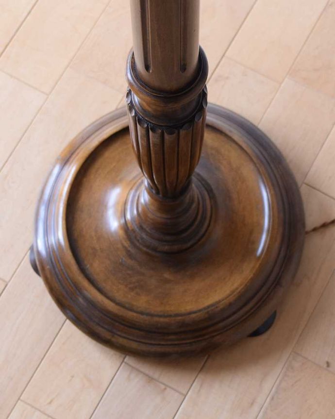 スタンドライト　照明・ライティング　英国輸入のスタンド照明、美しいアンティークフロアランプ（Ｂ22シャンデリア球付） 。。(k-2202-f)