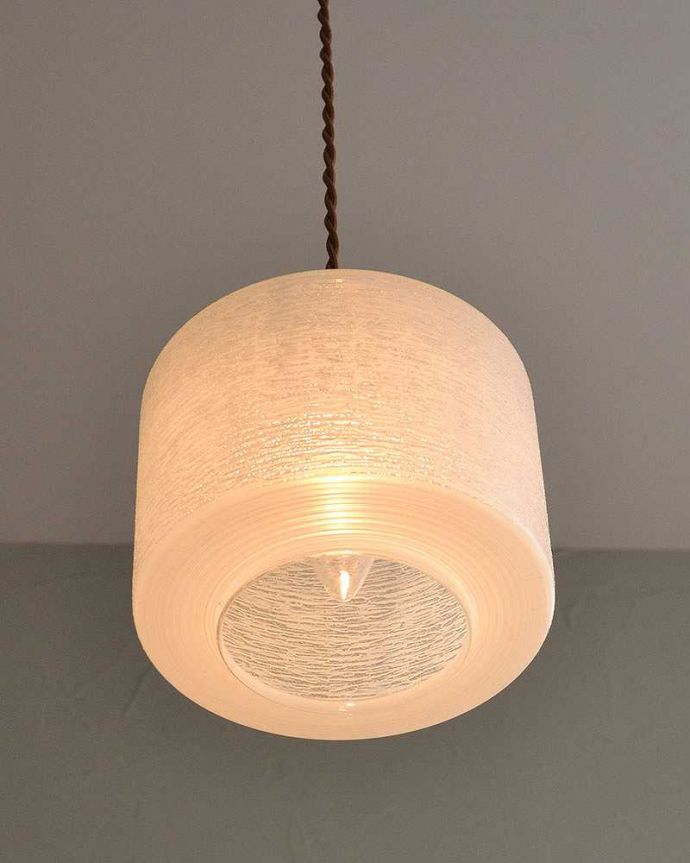 ペンダントライト　照明・ライティング　日本のお家にもピッタリ、アンティークのペンダントライト（コード・シャンデリア電球・ギャラリーなし）。。(k-2203-z)