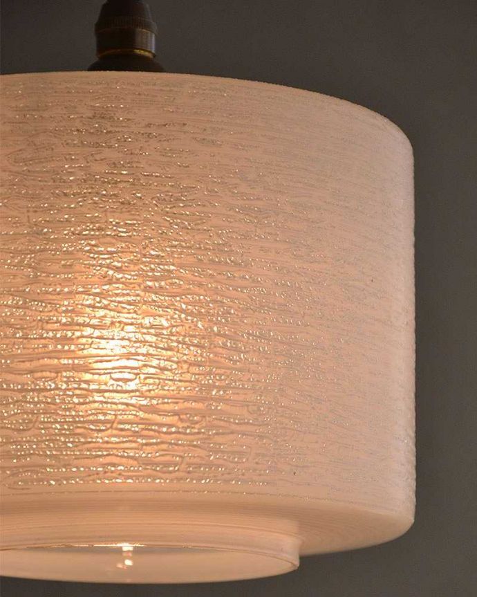 ペンダントライト　照明・ライティング　日本のお家にもピッタリ、アンティークのペンダントライト（コード・シャンデリア電球・ギャラリーなし）。。(k-2203-z)