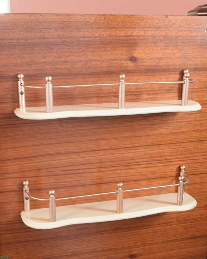 アンティークのキャビネット　アンティーク家具　華やかな英国輸入のアンティークバーキャビネット（カクテルキャビネット）。。(k-2204-f)