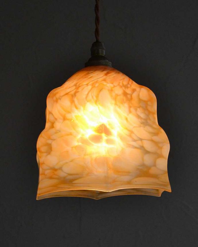 ペンダントライト　照明・ライティング　オレンジのアンティークシェードのペンダントライト（コード・シャンデリア電球・ギャラリーなし）。。(k-2204-z)