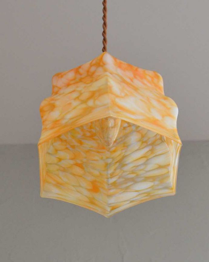 ペンダントライト　照明・ライティング　オレンジのアンティークシェードのペンダントライト（コード・シャンデリア電球・ギャラリーなし）。。(k-2204-z)