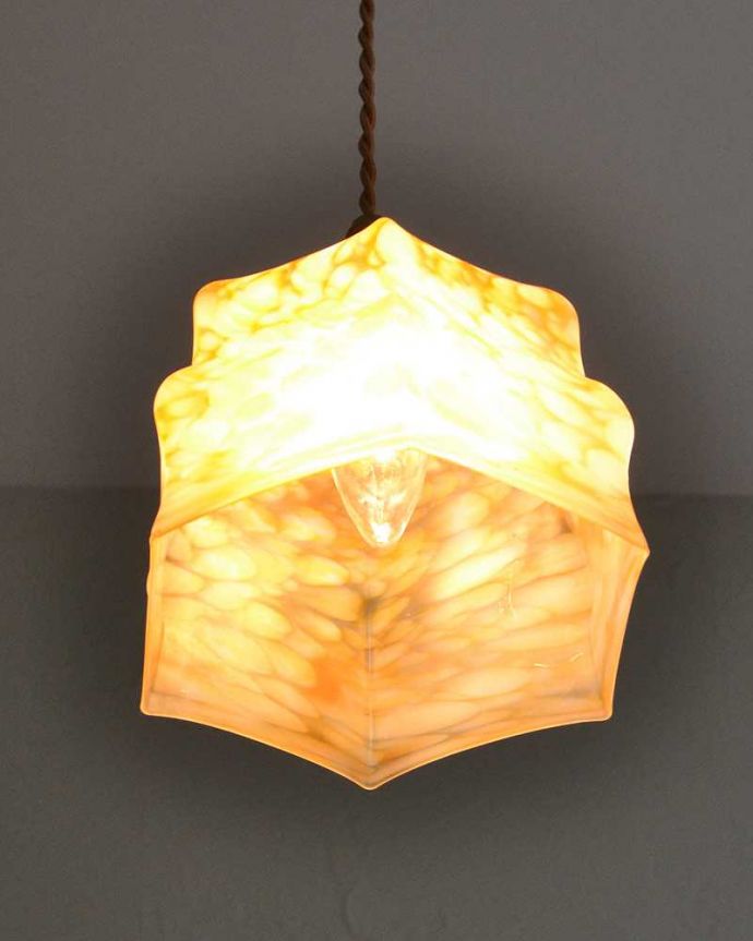 ペンダントライト　照明・ライティング　オレンジのアンティークシェードのペンダントライト（コード・シャンデリア電球・ギャラリーなし）。。(k-2204-z)
