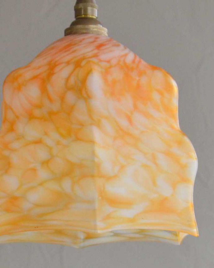ペンダントライト　照明・ライティング　オレンジのアンティークシェードのペンダントライト（コード・シャンデリア電球・ギャラリーなし）。。(k-2204-z)
