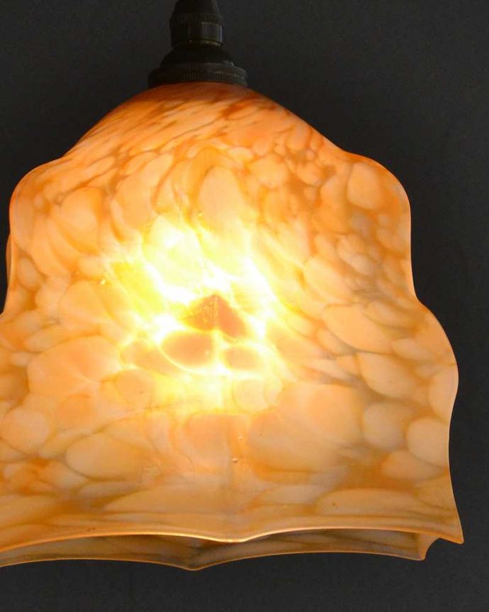 ペンダントライト　照明・ライティング　オレンジのアンティークシェードのペンダントライト（コード・シャンデリア電球・ギャラリーなし）。。(k-2204-z)