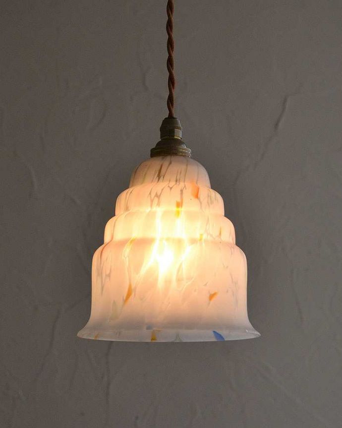 ペンダントライト　照明・ライティング　イギリスのアンティークシェードのペンダントライト（コード・シャンデリア電球・ギャラリーなし）。。(k-2205-z)