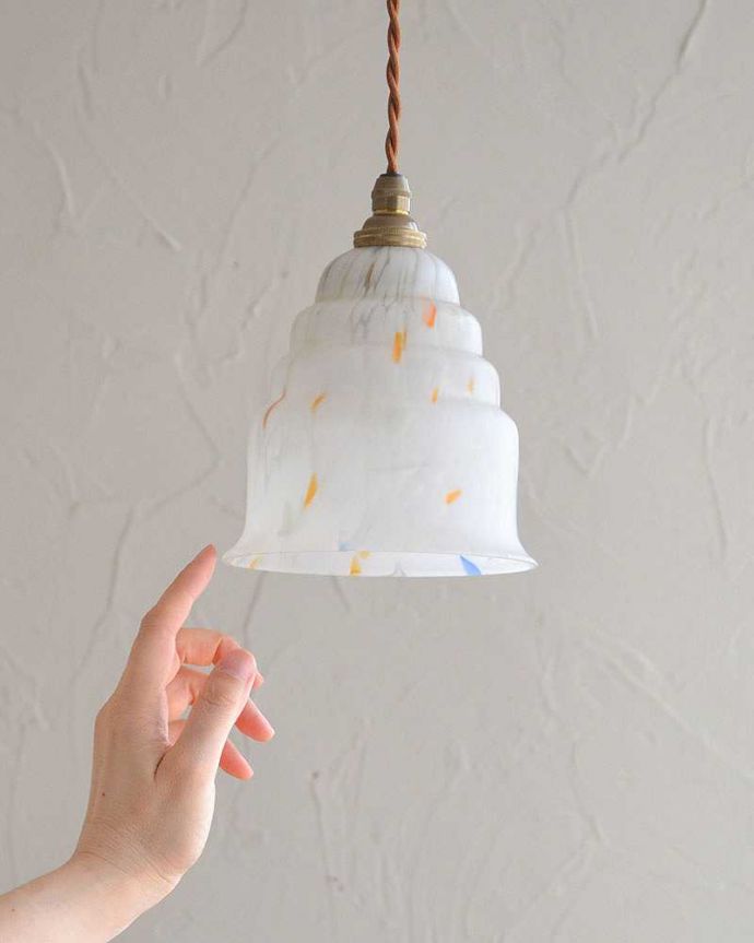 ペンダントライト　照明・ライティング　イギリスのアンティークシェードのペンダントライト（コード・シャンデリア電球・ギャラリーなし）。。(k-2205-z)