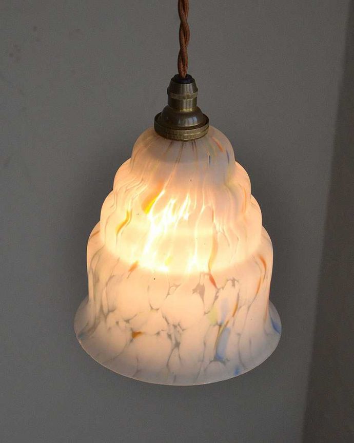 ペンダントライト　照明・ライティング　イギリスのアンティークシェードのペンダントライト（コード・シャンデリア電球・ギャラリーなし）。。(k-2205-z)