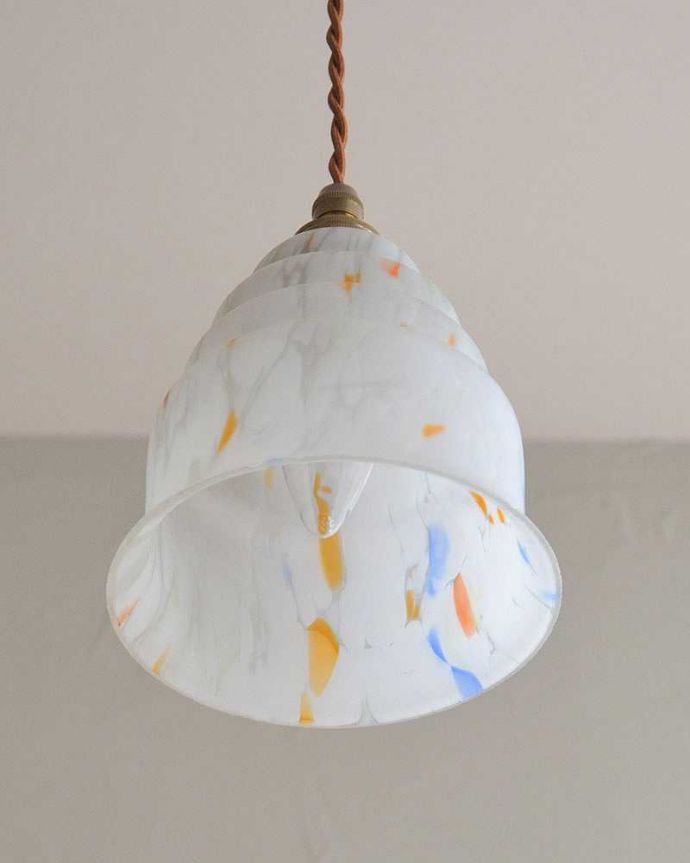 ペンダントライト　照明・ライティング　イギリスのアンティークシェードのペンダントライト（コード・シャンデリア電球・ギャラリーなし）。。(k-2205-z)