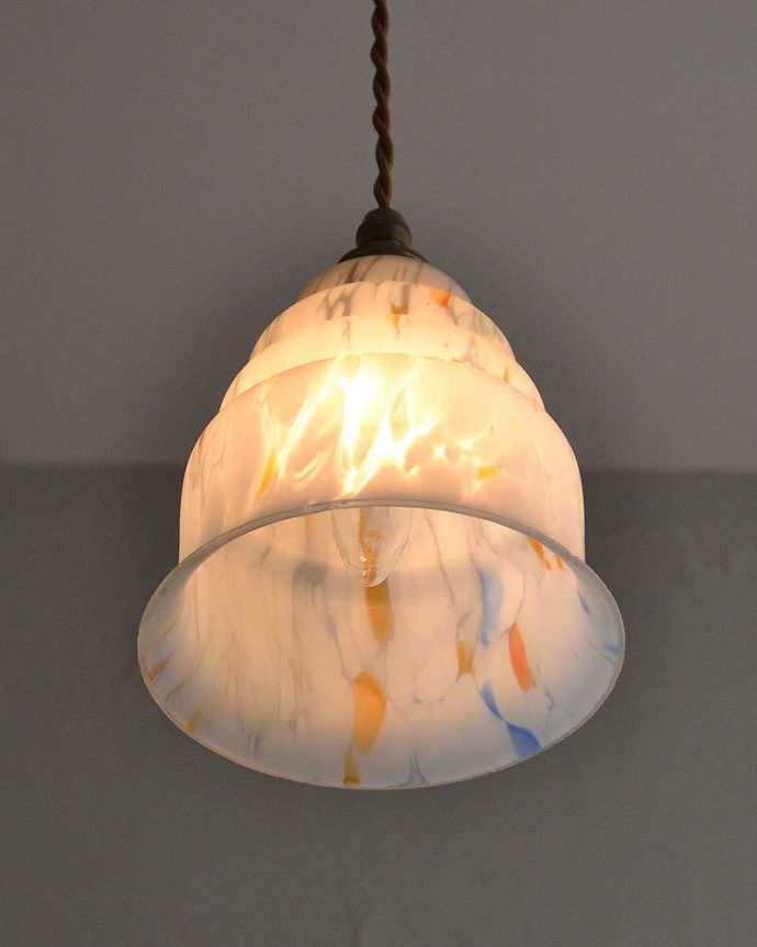 ペンダントライト　照明・ライティング　イギリスのアンティークシェードのペンダントライト（コード・シャンデリア電球・ギャラリーなし）。。(k-2205-z)