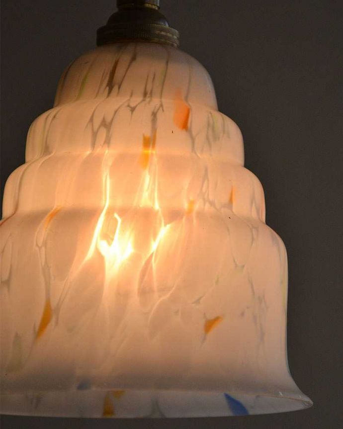 ペンダントライト　照明・ライティング　イギリスのアンティークシェードのペンダントライト（コード・シャンデリア電球・ギャラリーなし）。。(k-2205-z)