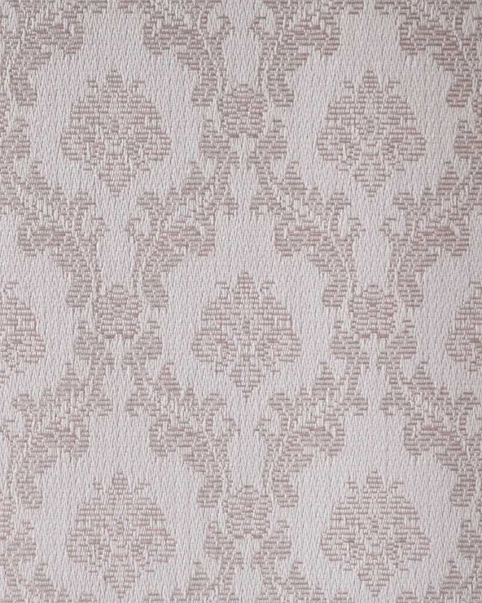 アンティークのキャビネット　アンティーク家具　イギリスから到着した定番のガラスキャビネット、ゴシックデザインのアンティークショーケース。新しい生地で張り替えましたキャビネットの表情に合わせて新しい背板の生地を選びました。(k-2206-f)