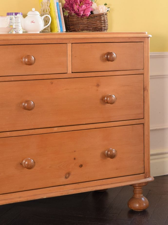 オールドパイン材の木目