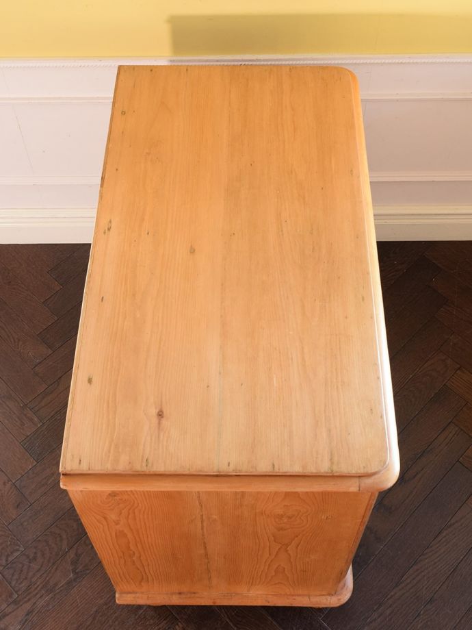 アンティークチェストの天板