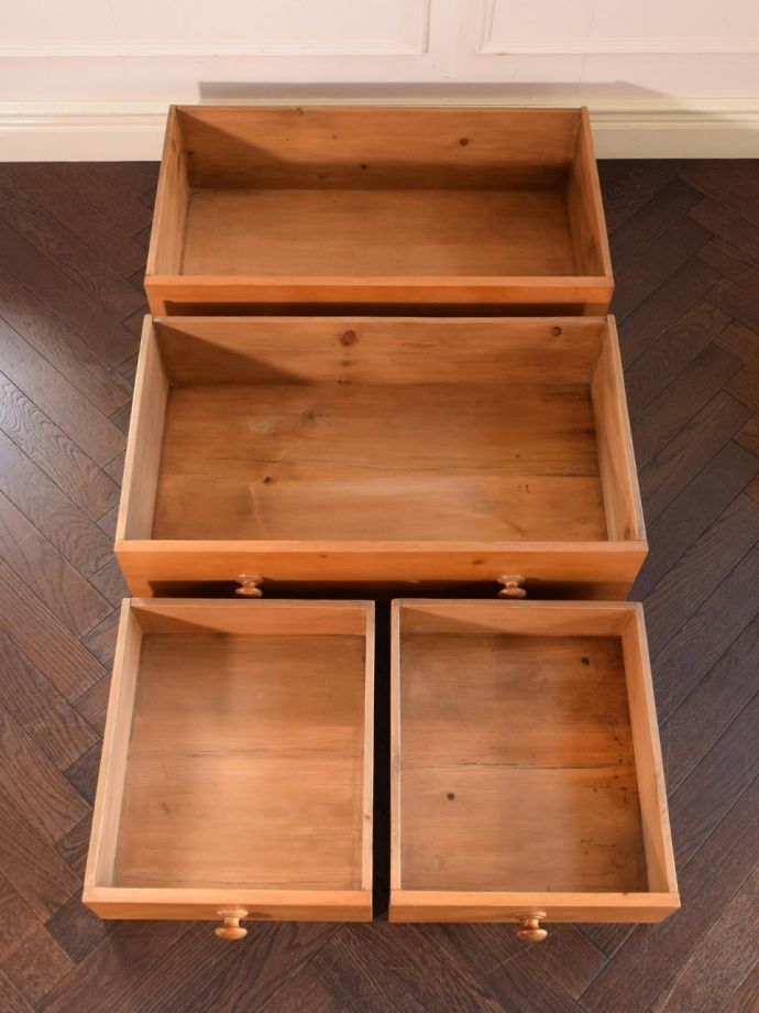 チェストの引き出しの中